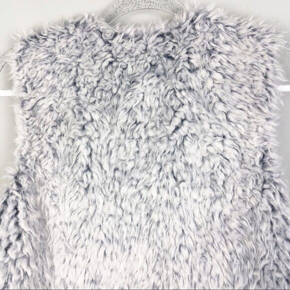 DESIGN LAB LORD & TAYLOR | Gray Fur Vest Sz Small - Picture 8 of 8